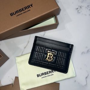 Burberry card wallet, in very good condition, like new, with box.